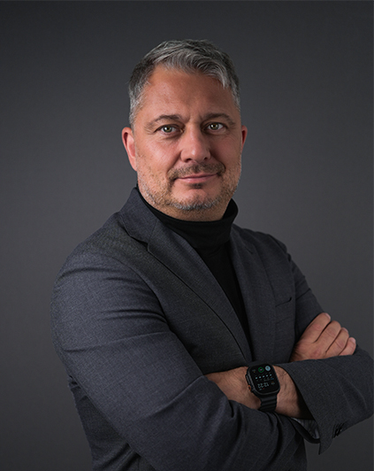 Антон Комаров